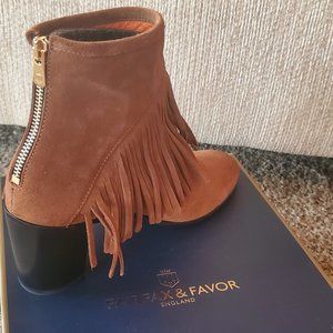 Suede boat
